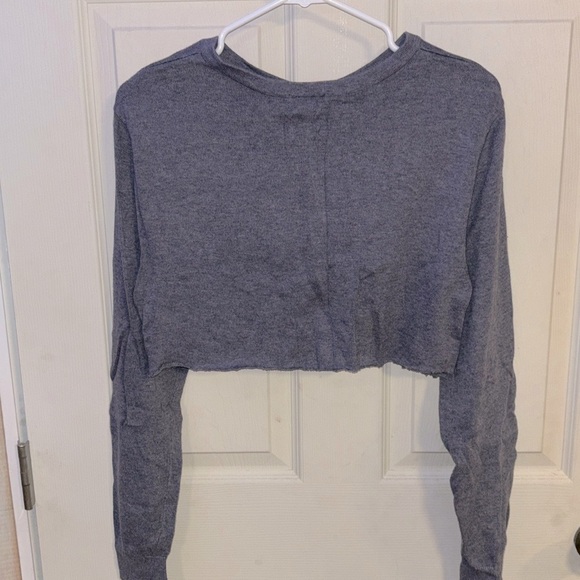 🪻3/$30 cropped longsleeve top!🪻 - Picture 2 of 3